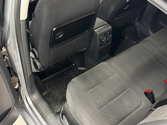 Volkswagen Golf Plus 13 of 30