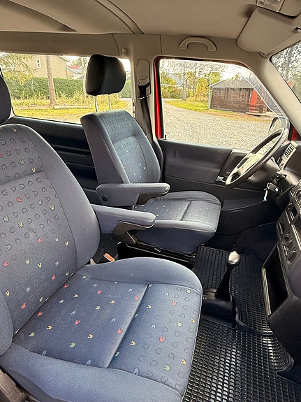 Volkswagen Caravelle 24 of 28