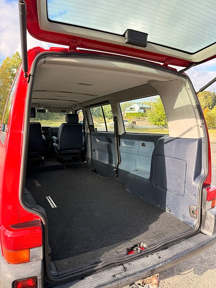 Volkswagen Caravelle 16 of 28