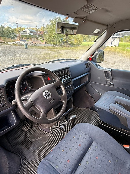 Volkswagen Caravelle 21 of 28