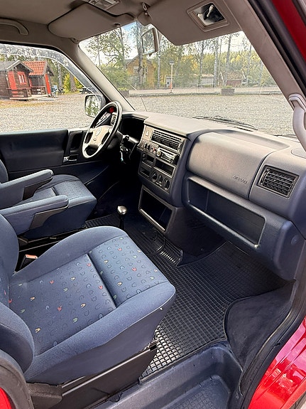Volkswagen Caravelle 23 of 28