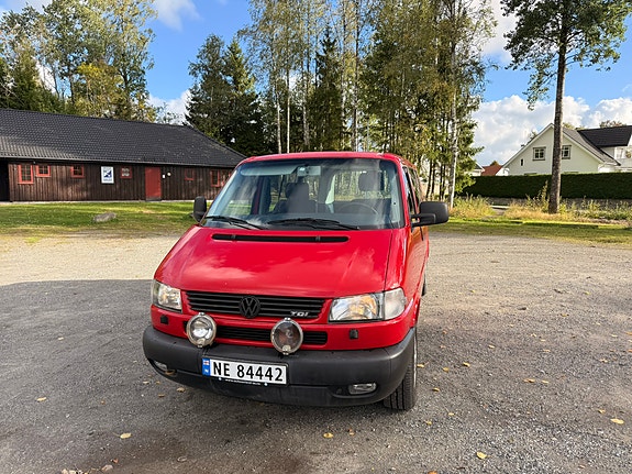 Volkswagen Caravelle 2 of 28
