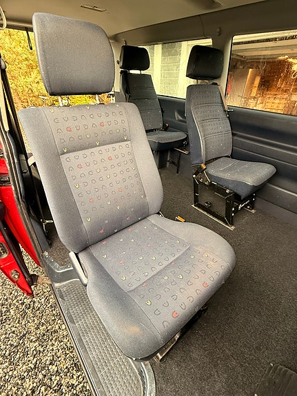 Volkswagen Caravelle 26 of 28