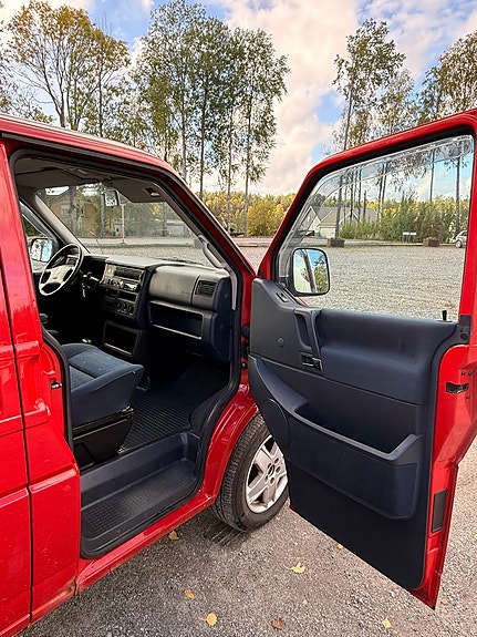 Volkswagen Caravelle 22 of 28
