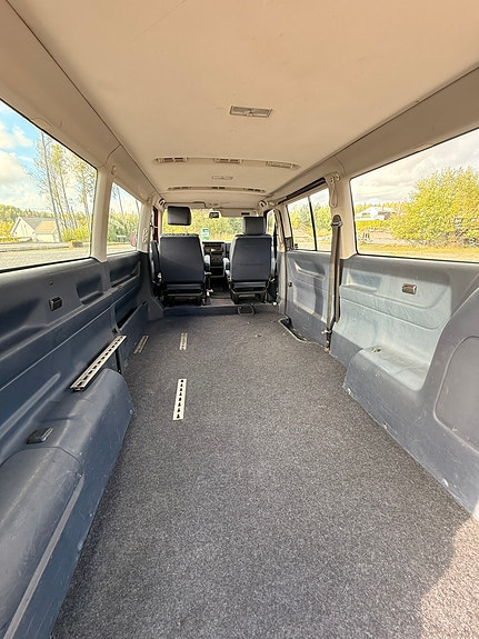 Volkswagen Caravelle 17 of 28