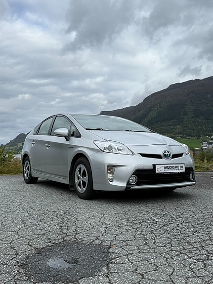Toyota Prius 2 of 13