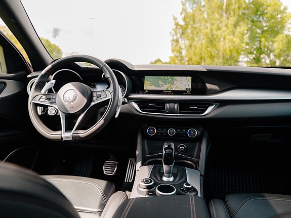 Alfa Romeo Stelvio 7 of 23