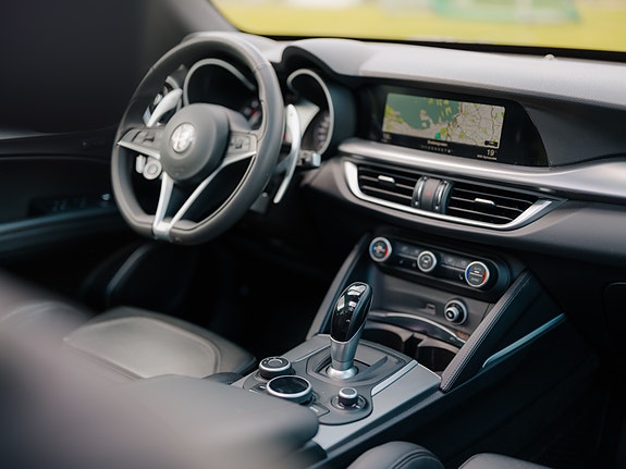 Alfa Romeo Stelvio 5 of 23