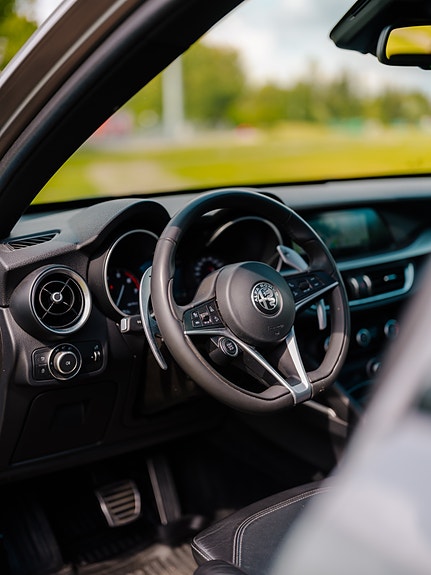 Alfa Romeo Stelvio 10 of 23