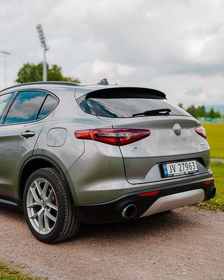Alfa Romeo Stelvio 3 of 23