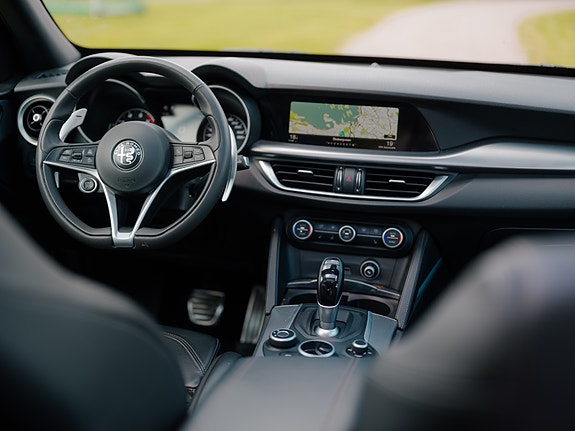 Alfa Romeo Stelvio 14 of 23