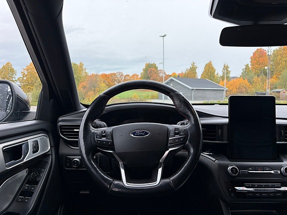 Ford Explorer 3 of 20