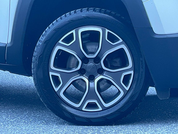 Jeep Renegade 12 of 30