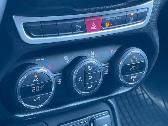 Jeep Renegade 25 of 30
