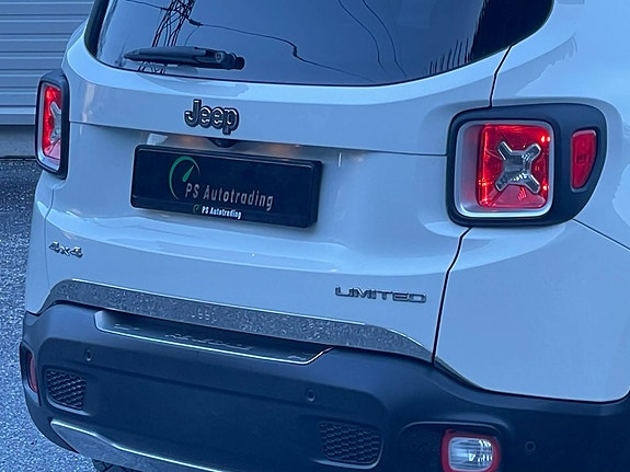 Jeep Renegade 10 of 30