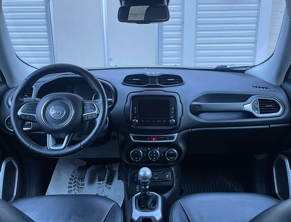 Jeep Renegade 17 of 30