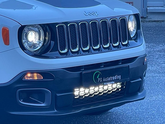 Jeep Renegade 9 of 30
