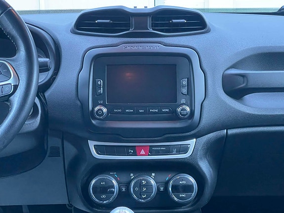 Jeep Renegade 19 of 30