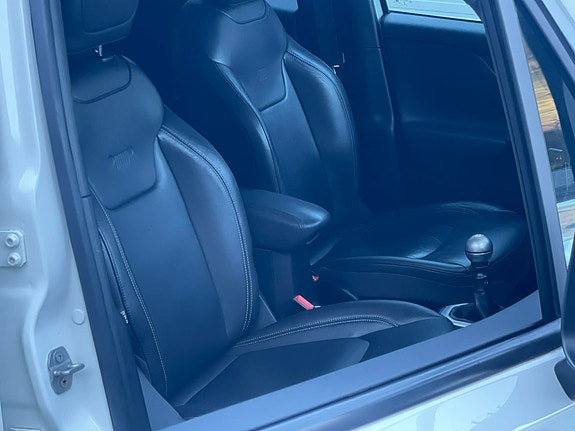 Jeep Renegade 15 of 30