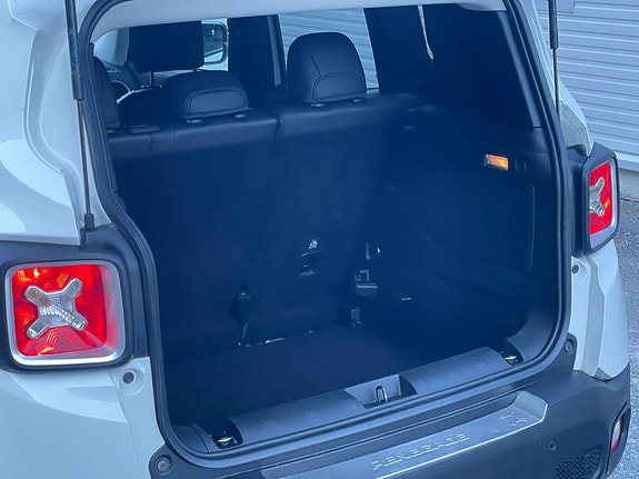 Jeep Renegade 30 of 30