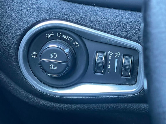 Jeep Renegade 27 of 30