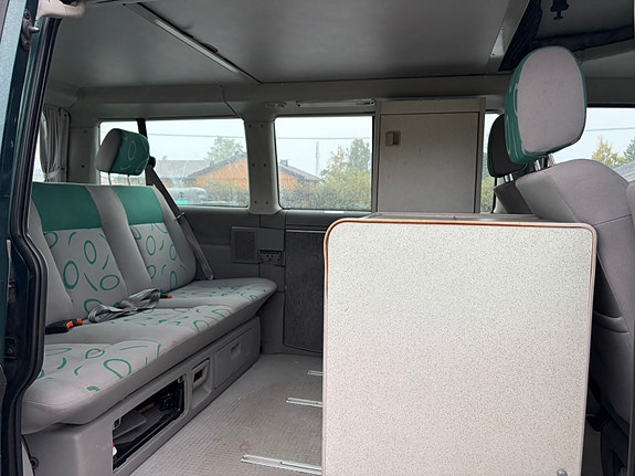 Volkswagen Multivan 13 of 26
