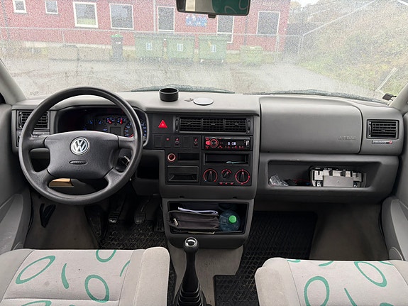 Volkswagen Multivan 15 of 26
