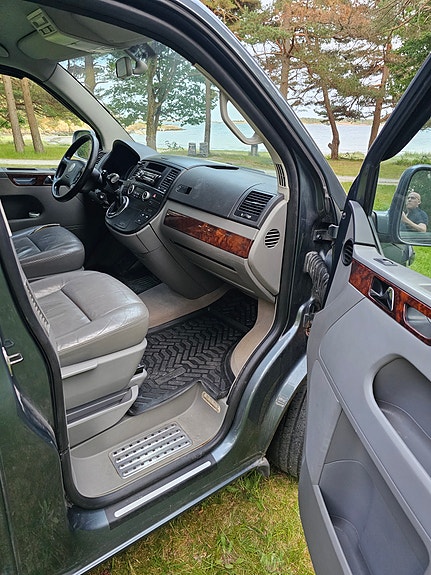Volkswagen Multivan 5 of 30