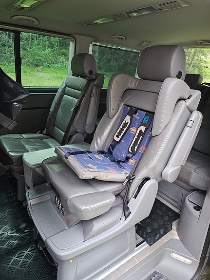 Volkswagen Multivan 7 of 30