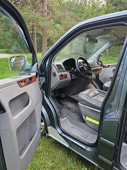 Volkswagen Multivan 6 of 30
