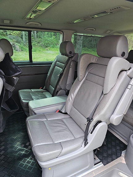 Volkswagen Multivan 8 of 30
