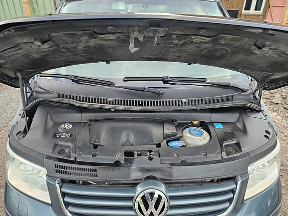 Volkswagen Multivan 17 of 30