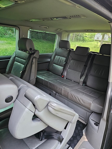 Volkswagen Multivan 10 of 30