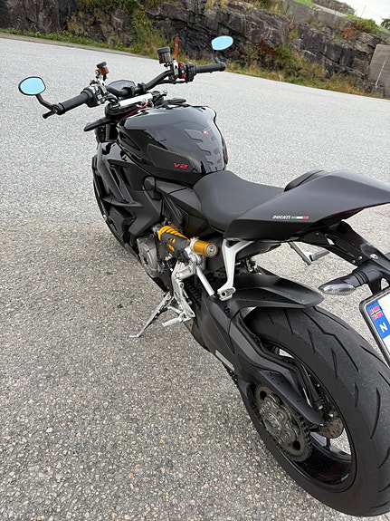 Ducati Streetfighter V2 6 of 7