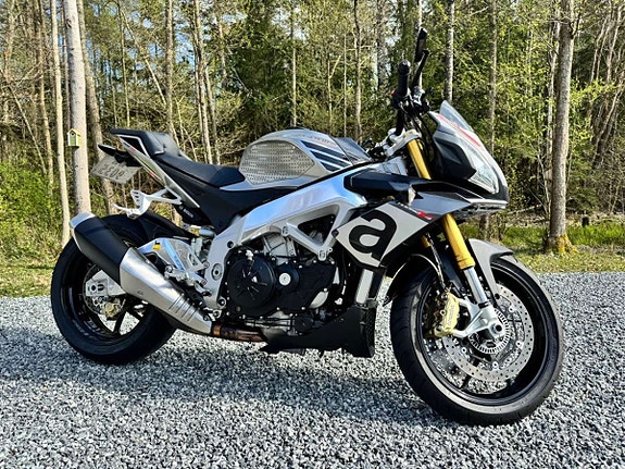 Aprilia Tuono V4 1100 Factory 3 of 19