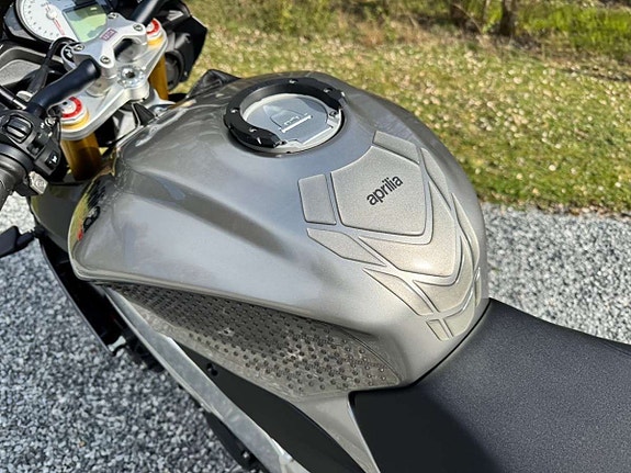 Aprilia Tuono V4 1100 Factory 17 of 19