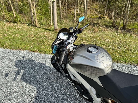 Aprilia Tuono V4 1100 Factory 13 of 19