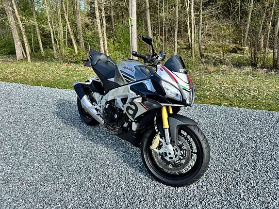 Aprilia Tuono V4 1100 Factory 2 of 19