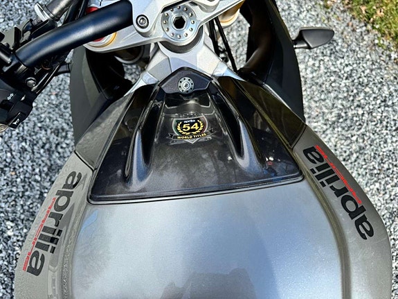 Aprilia Tuono V4 1100 Factory 16 of 19