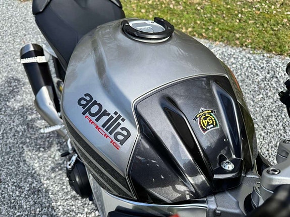 Aprilia Tuono V4 1100 Factory 9 of 19