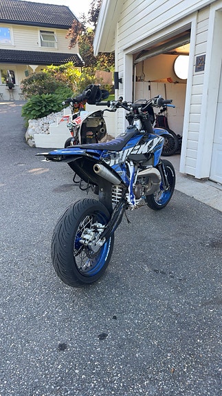 Husqvarna TE 300 2 of 5