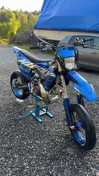 Husqvarna TE 300 3 of 5