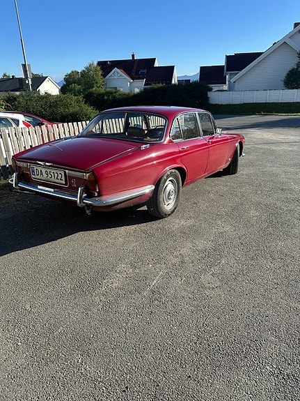 Jaguar XJ6 6 of 30