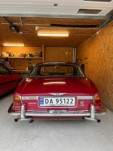 Jaguar XJ6 7 of 30