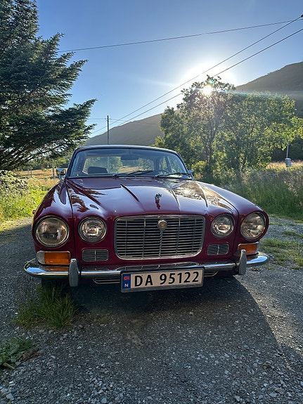Jaguar XJ6 3 of 30