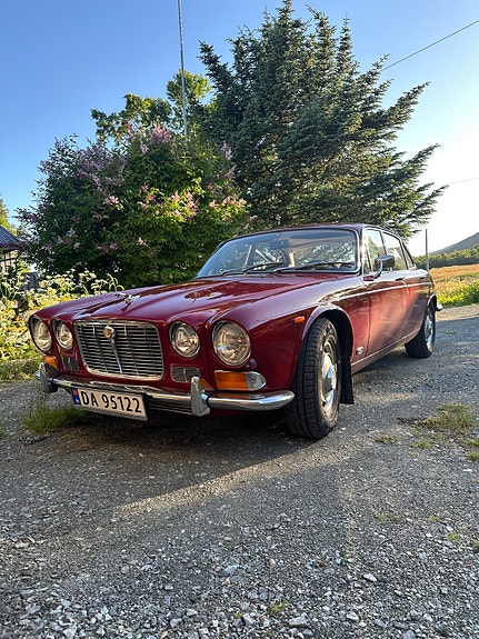 Jaguar XJ6 2 of 30