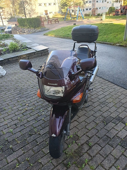 Kawasaki ZZR 600 2 of 4