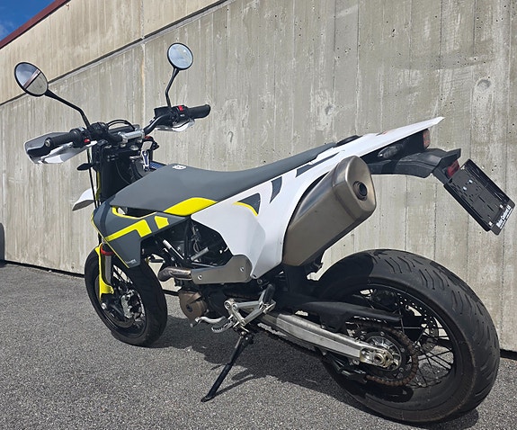 Husqvarna 701 Supermoto 4 of 5