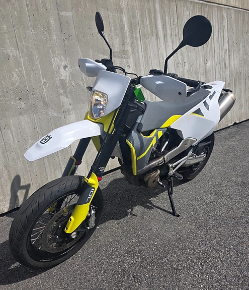 Husqvarna 701 Supermoto 2 of 5