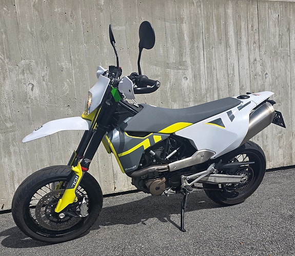 Husqvarna 701 Supermoto 3 of 5